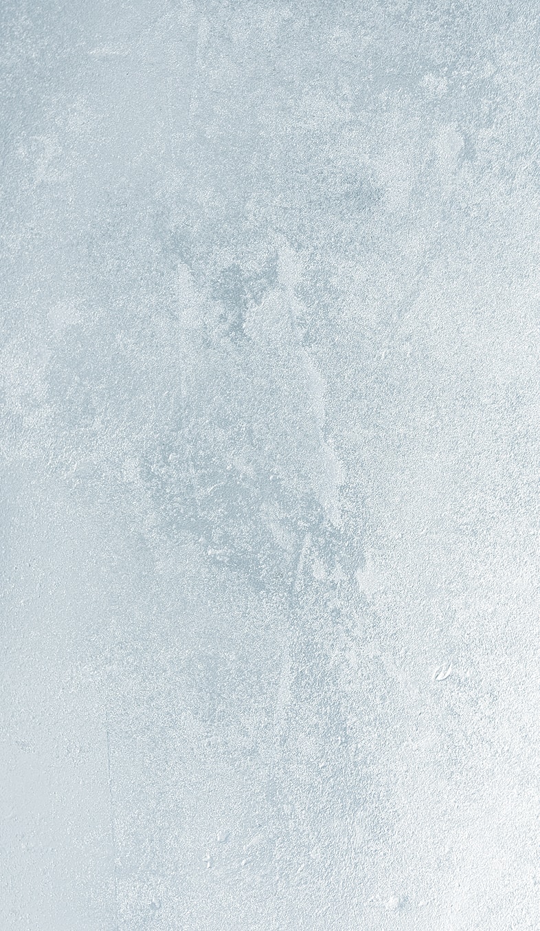 Smiling woman with long, wavy blonde hair.